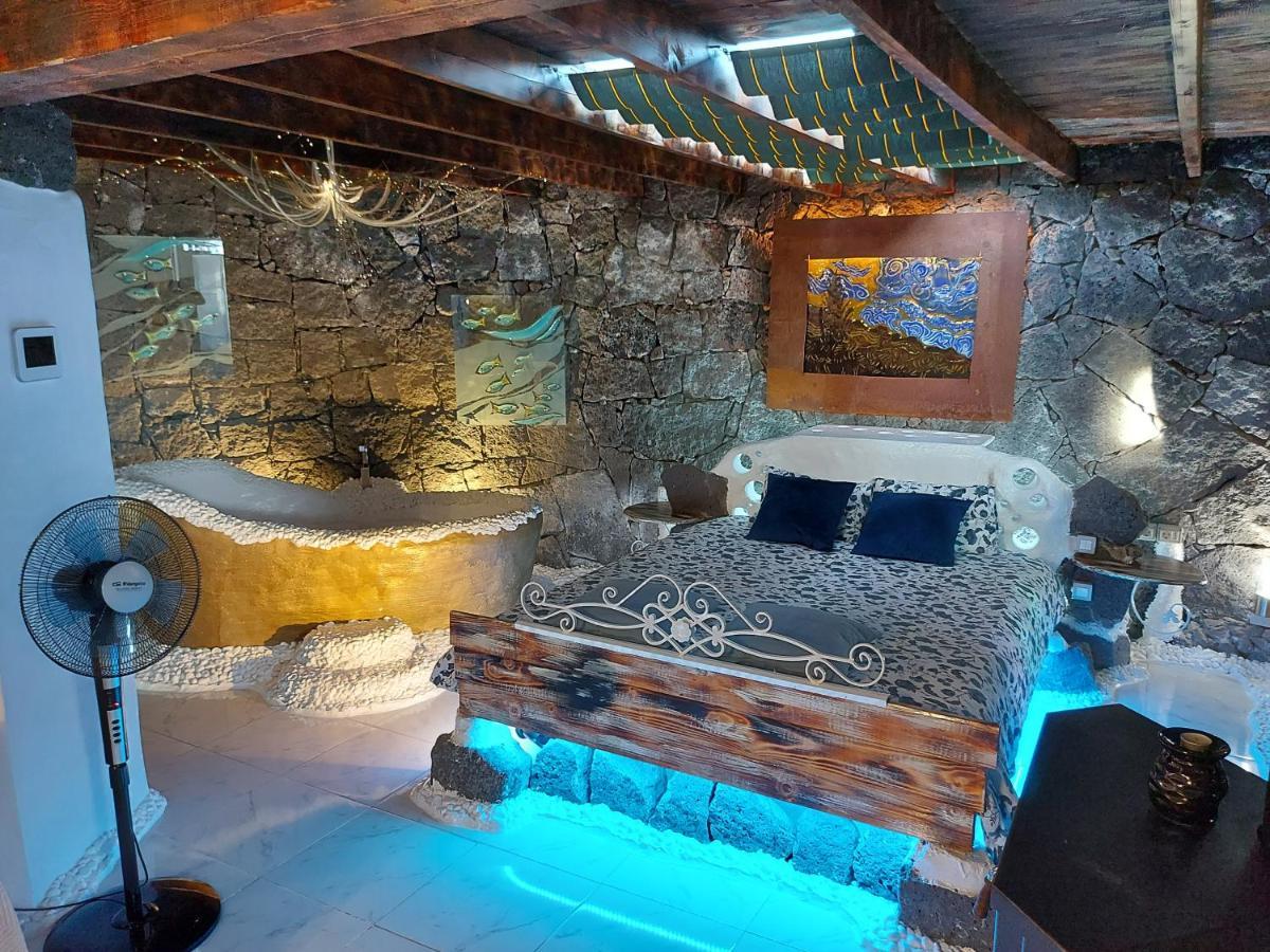 Aloelux Villa ! - Private Villa With Jacuzzi, Cinema ,Massage ,Wonderful View, Art Desing Villa Conil Εξωτερικό φωτογραφία